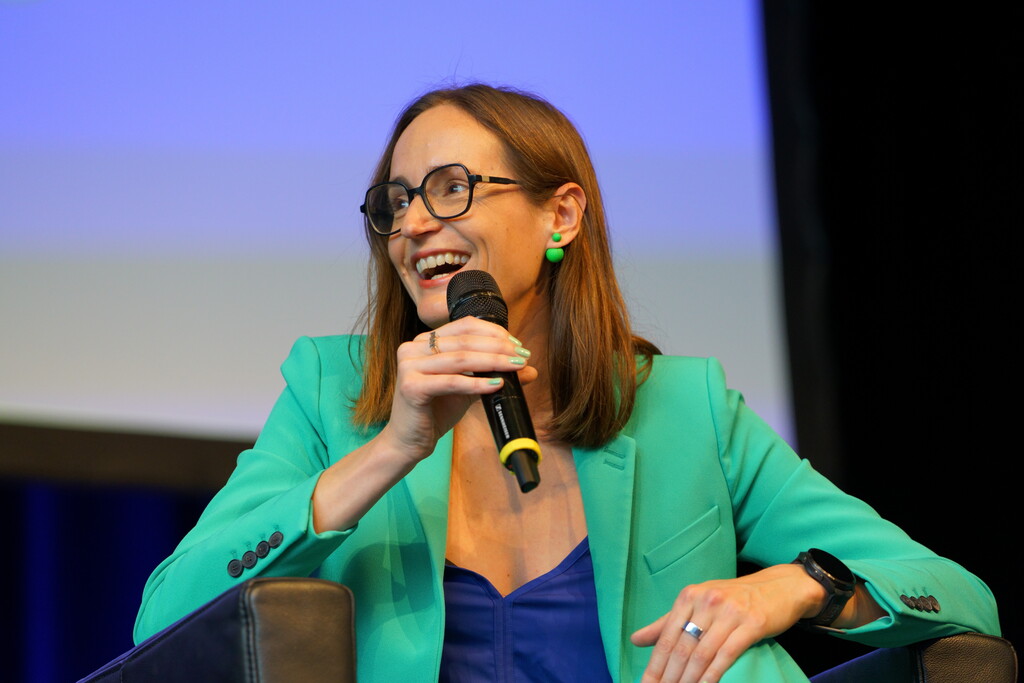 Agnieszka Walorska speaking with microphone